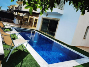 Golden Coast - Trendy Villa 4 bedroom
